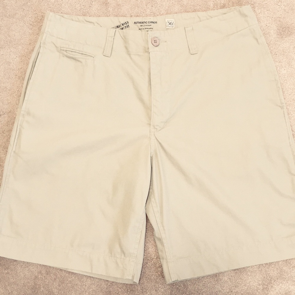 Like new Men’s Authentic Chinos Shorts size 36